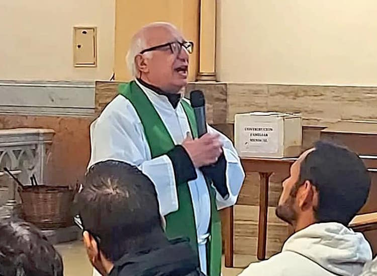 El Padre Domingo Bresci volvió a celebrar misa en San Vicente de Paul