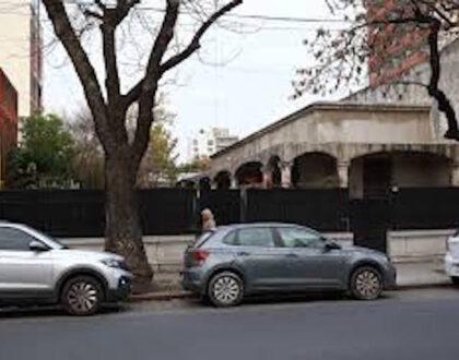 La casa más antigua de Liniers yace entre el olvido y los rumores de usurpación