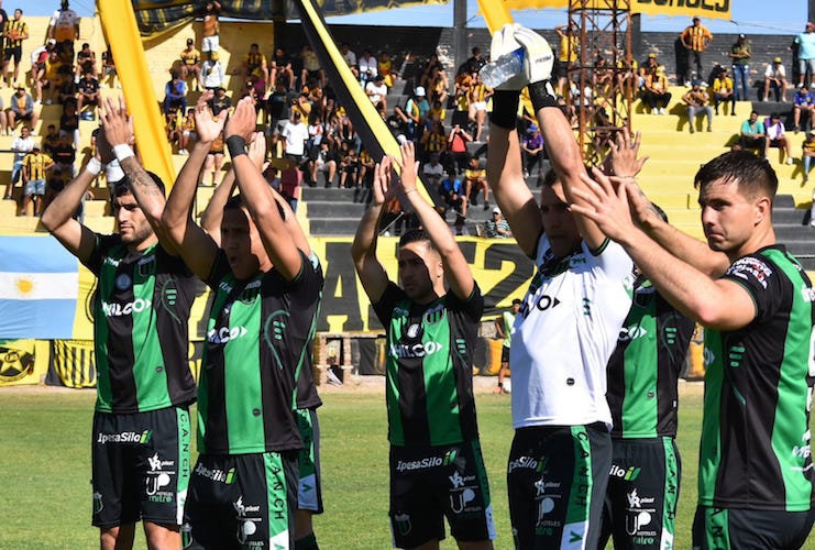 Chicago resistió y continúa como único puntero