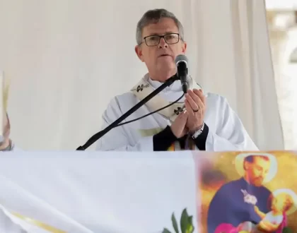 “No podemos desentendernos de los que sufren, de los que revuelven la basura y no lo hacen porque les gusta”