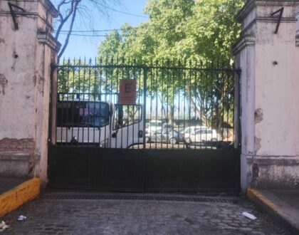 El casco histórico de Mataderos se desangra entre miles de autos abandonados